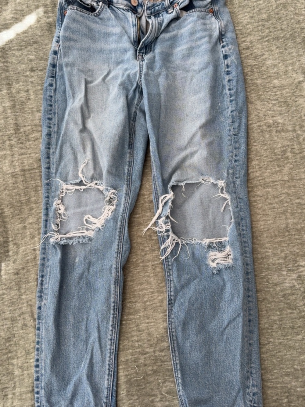 American Eagle Outfitters Light Blue Distressed Boyfriend Jeans